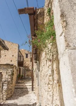 Traditional stone architectural elements along a street in Lofou village, Cyp Foto stock