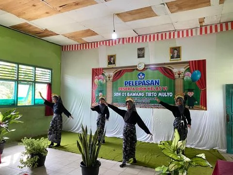 Traditional Sumatran creative dance Stock Photos