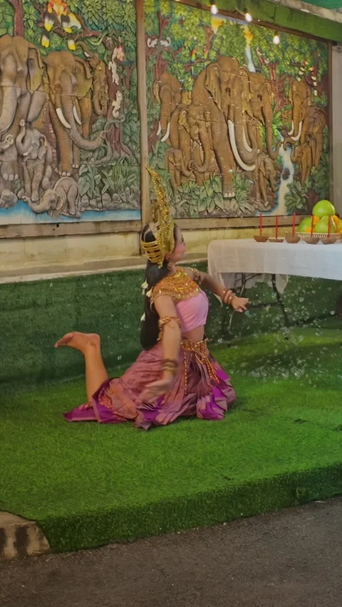 Traditional Thai dancer performs at a shrine in Chiang Mai, Thailand. Stock Footage 336766315