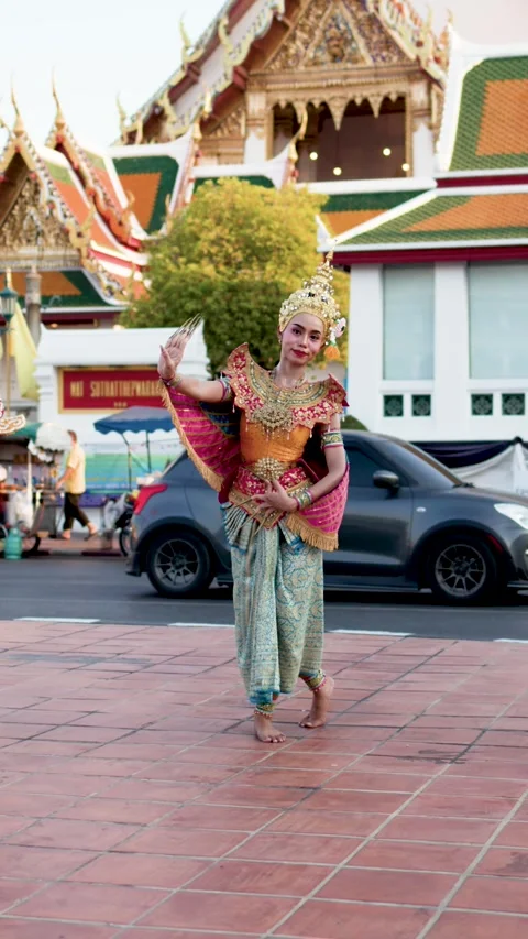 Traditional Thai Khon Dancer Performing Outside Grand Palace in Bangkok Stock Footage 341375854