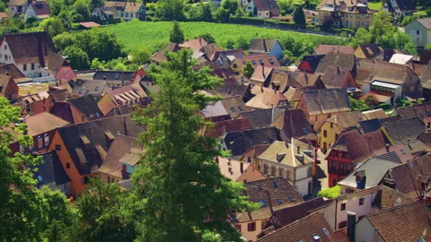 Traditional tiled rooftops forming dense village pattern in historic Ribeauville Vídeo Stock 327629672