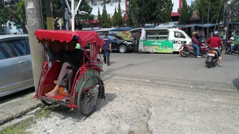 Traditional transportation Video stock 136672968