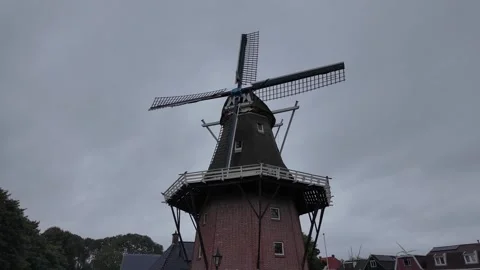 A traditional windmill in the netherlands 库存影片 299689547