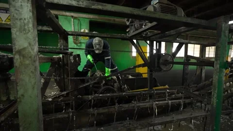 Traditional Wool Textile Factory Processing Yarn and Fiber Production_2.mov 스톡 동영상 334402278