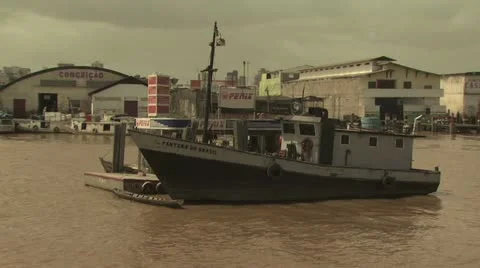 Traditional Working Boat on the Amazon River Video stock 19039676