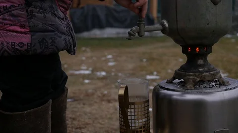 Traditions of tea drinking in the countryside 스톡 동영상 99281198