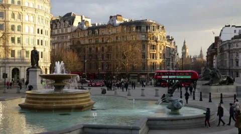 Trafalgar square with red bus 스톡 동영상 60995482