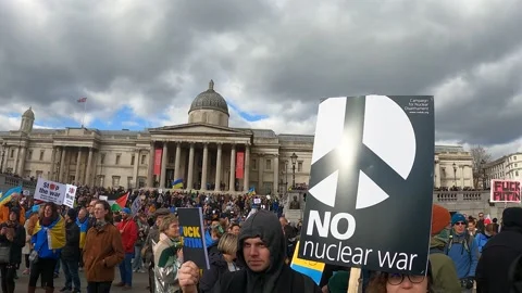 Trafalgare square, no nuclear war sign, London support ukraine, invasion Video stock 171455398