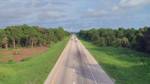 Traffic 001 - Interstate (720p 23.98fps) Video stock 270217