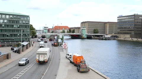Traffic along the waterfront Video stock 66877474