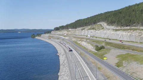 Traffic and a Train Vídeo Stock 89182001