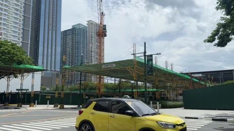 Traffic and Urban Construction Site in BGC 4k 60fps Видео 339199690