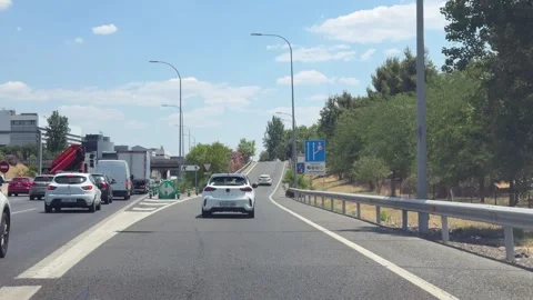 Traffic approaching M-40 exit with directional signs in Madrid Stockbeeldmateriaal 339026436