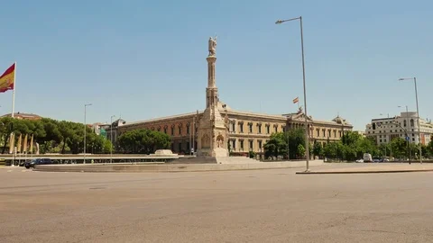 Traffic around the monument of Cibeles Stock Footage 75450910