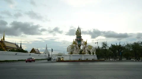 Traffic in Bangkok at twilight Stock Footage 62947628