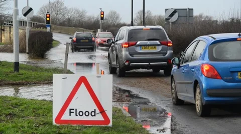 Traffic battling through flooding at bubwith yorkshire united kingdom Stock Footage 58810238