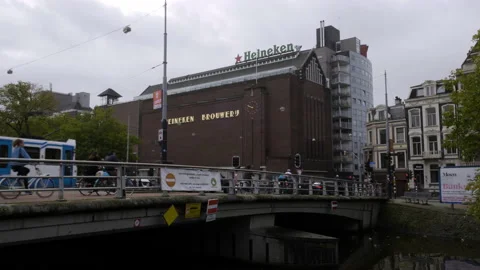 Traffic on bridge in Amsterdam Vídeos de archivo 151335061