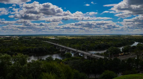 Traffic on the bridge in downtown 스톡 동영상 55031049