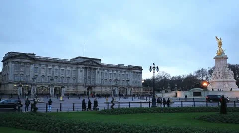 Traffic in Buckingham Palace, Victoria Memorial, Queen's Gardens in London, UK Stock Footage