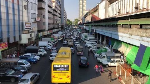 Traffic in the center of Yangon Stockbeeldmateriaal 121872604