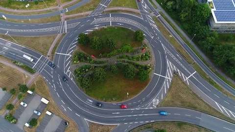 Traffic circle at dusk 库存影片 77503077