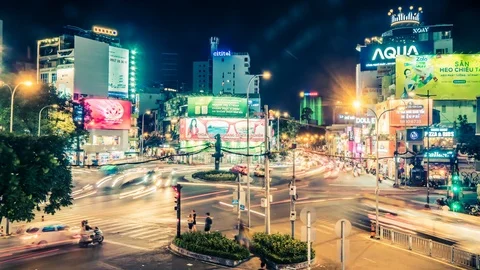 Traffic Circle in Ho Chi Minh City (Saigon), Night, Vietnam, Time Lapse 스톡 동영상 124095668