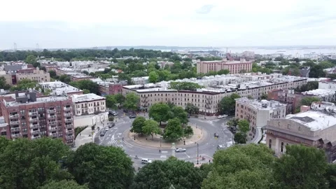 Traffic circle/ round about/ prospect park/ Brooklyn 動画素材 198107456