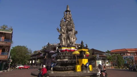 Traffic Circle Statue Video stock 73291129