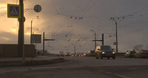 Traffic in the city evening Vidéo 73395908