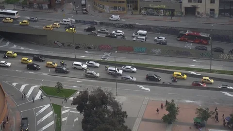 Traffic in the city 库存影片 111012954