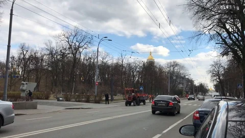 Traffic in the city. Video stock 112519832