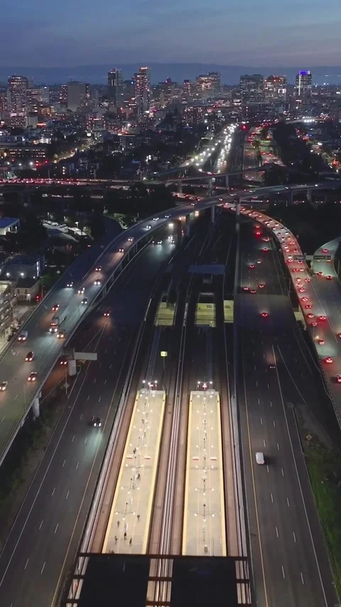Traffic in city at night Stock Footage 270160950