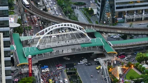 Traffic on city road Video stock 77479678