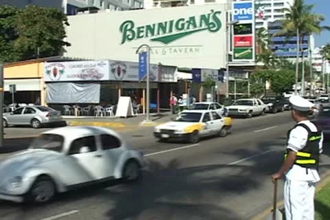 Traffic with cop Video stock 8947419