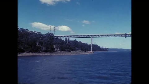Traffic Crosses Batman Bridge over Tamar River, Tasmania, 1977 Vídeo Stock 338383300