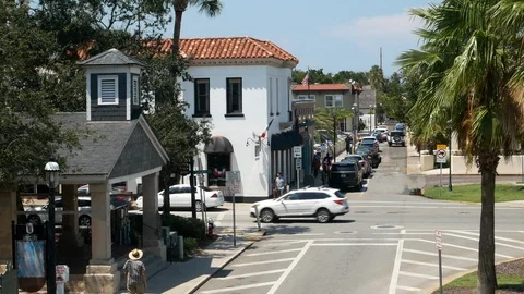 Traffic in downtown St. Augustine, Florida, United States. Vidéo 115964539