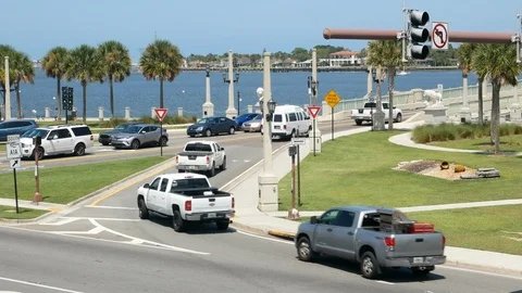 Traffic in downtown St. Augustine, Florida, United States. 스톡 동영상 115966535