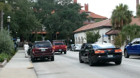 Traffic in downtown St. Augustine, Florida, United States. 스톡 동영상 115975749