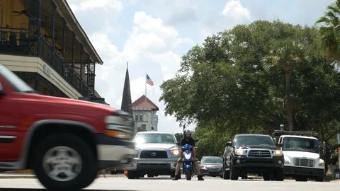 Traffic in downtown St. Augustine, Florida, United States. 스톡 동영상 116175116