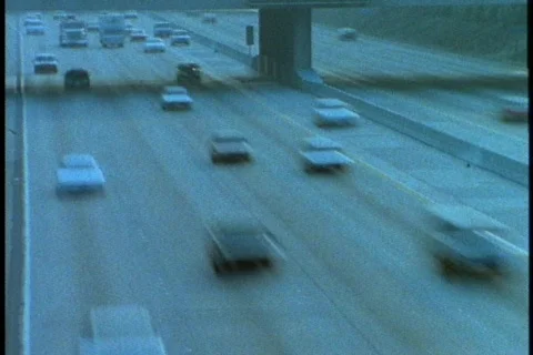 Traffic drives along a freeway. Stockbeeldmateriaal 437358