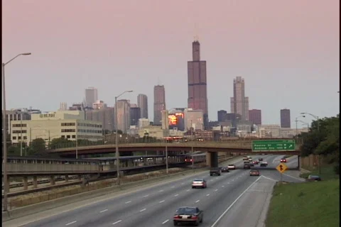 Traffic Driving into Chicago 2 Stockbeeldmateriaal 298634