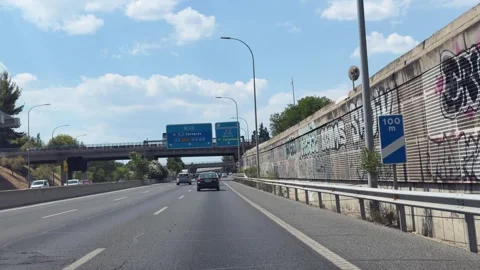 Traffic driving on Madrid M-40 beneath directional motorway signs Stockbeeldmateriaal 339026458