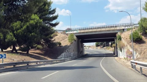 Traffic driving through M-40 motorway interchange in Madrid Vidéo 339026442