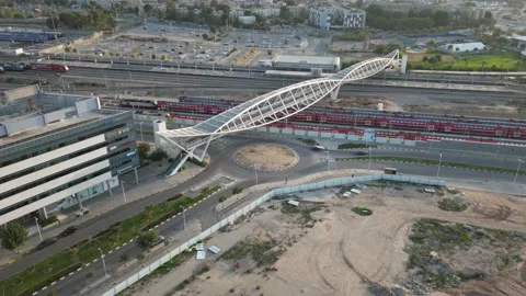 Traffic drone hyperlapse dna bridge during sunset in Beer Sheva, Israel 스톡 동영상 239760631