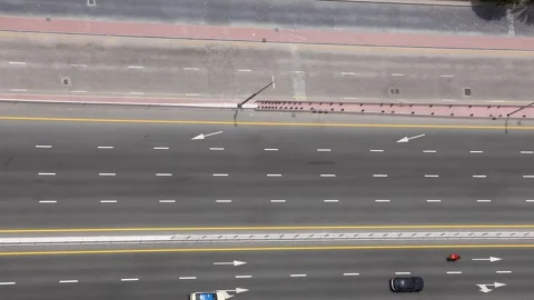 Traffic on Dubai Roadway Vídeos de archivo 302880496