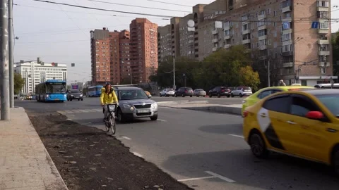 Traffic during ordinary day in Moscow, Russia. Stock Footage 146180341