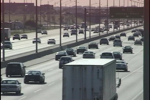 Traffic on Expressway 2 库存影片 298647