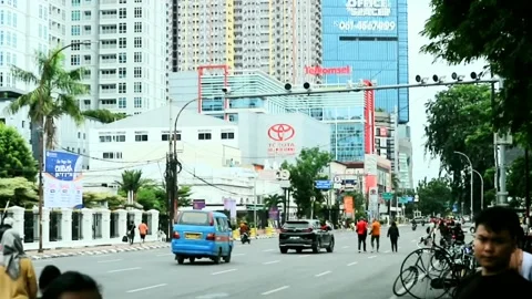 Traffic flow in the city Stock Footage 221416781