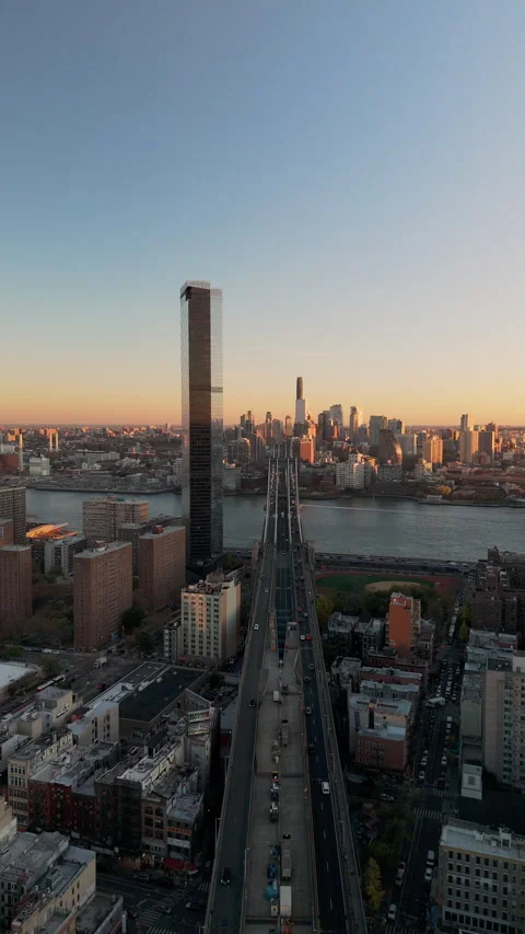 Traffic flows on the FDR drive towards the Williamsburg Bridge in East Side Stock Footage 304949125