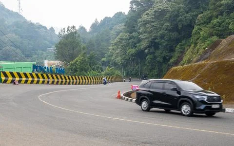 Traffic flows through the iconic Puncak Pass in West Java, Indonesia. 스톡 사진